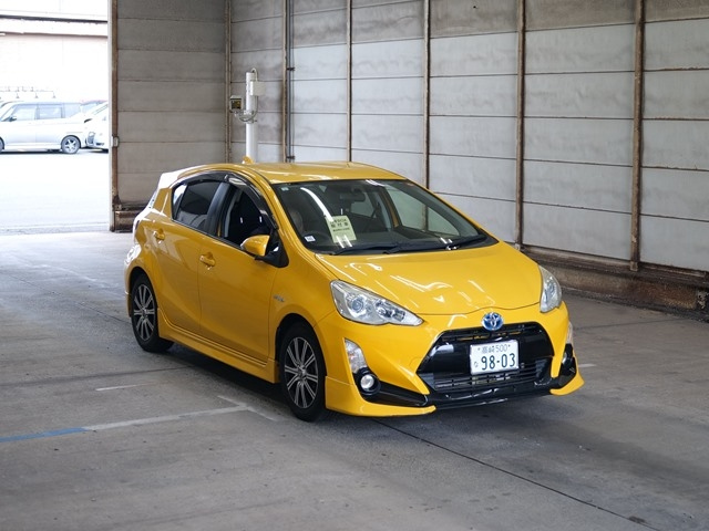 TOYOTA AQUA 2015