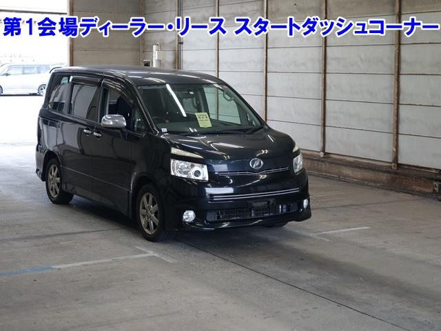 TOYOTA VOXY 2010