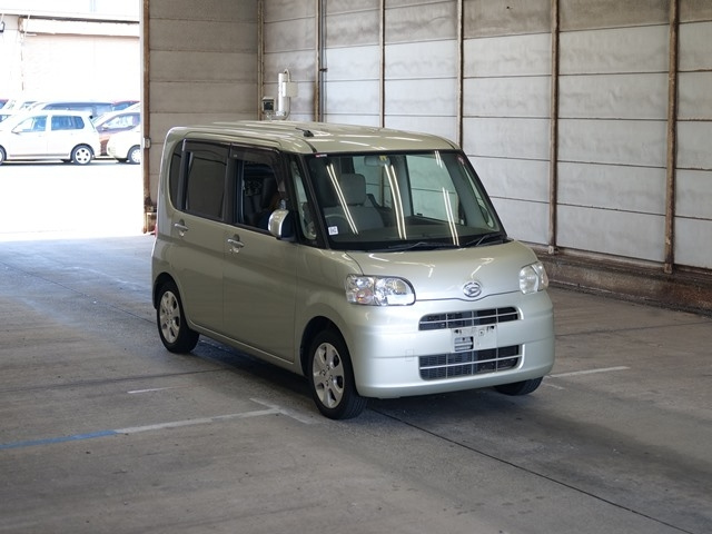 DAIHATSU TANTO 2012