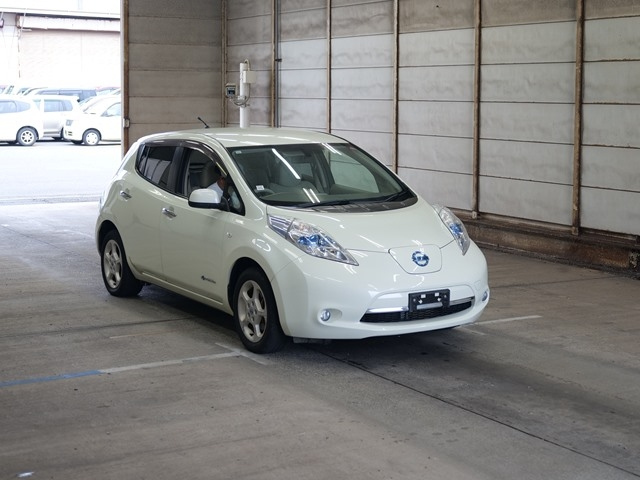 NISSAN LEAF
