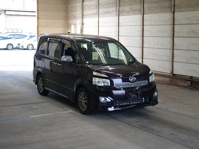 TOYOTA VOXY 2012