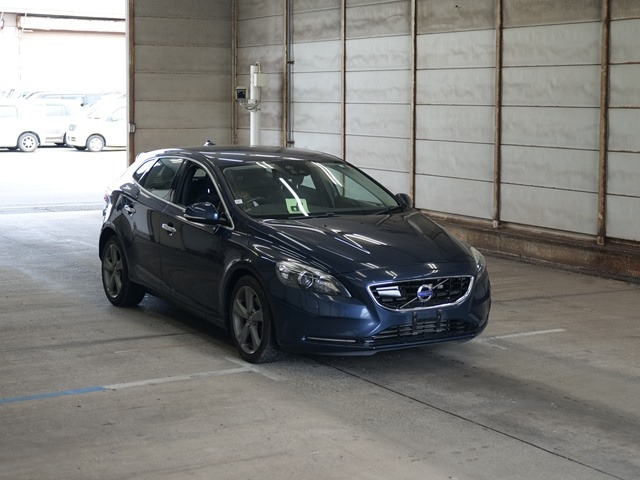 VOLVO V40 2014