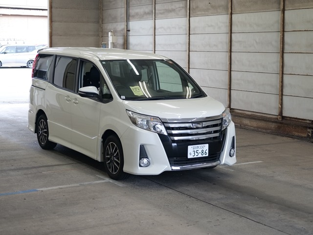 TOYOTA NOAH 2017