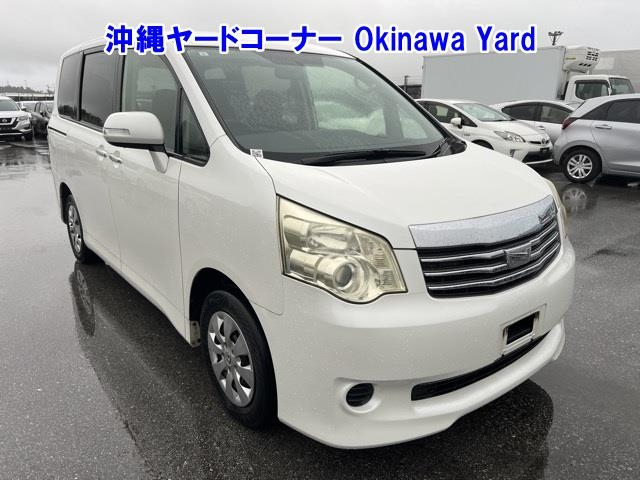 TOYOTA NOAH 2011