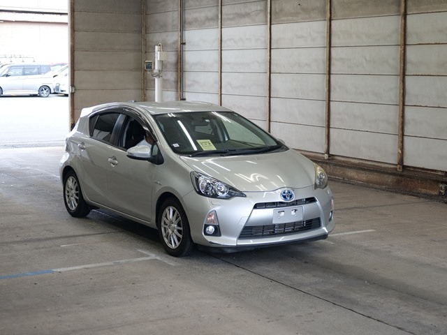 TOYOTA AQUA 2012
