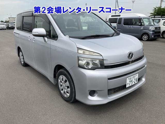 TOYOTA VOXY 2013