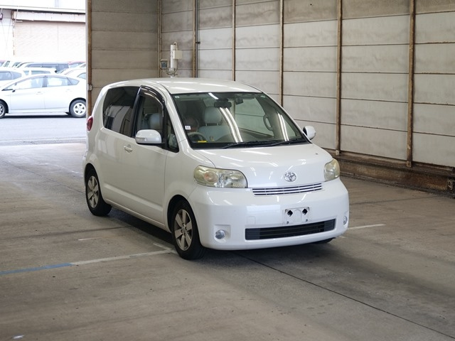 TOYOTA PORTE 2011