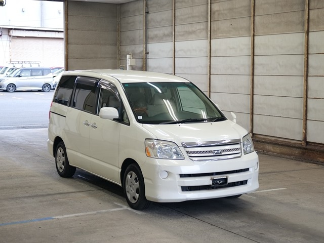 TOYOTA NOAH 2006