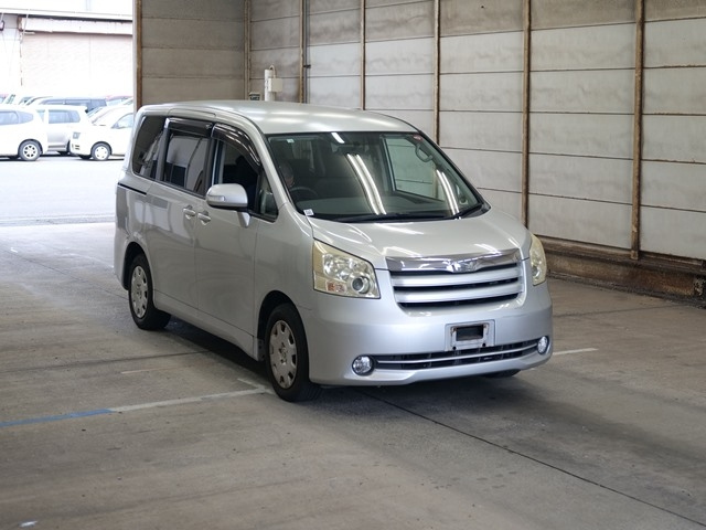 TOYOTA NOAH 2008