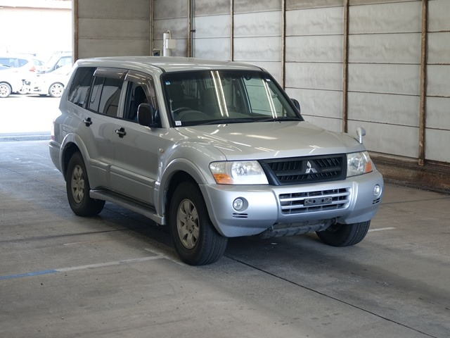MITSUBISHI PAJERO