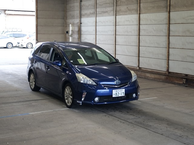 TOYOTA PRIUS ALPHA 2012