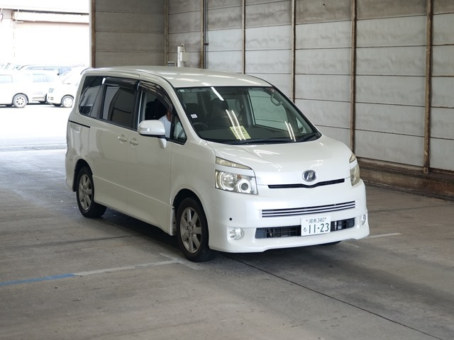 TOYOTA VOXY 2008