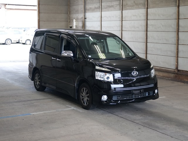 TOYOTA VOXY 2009
