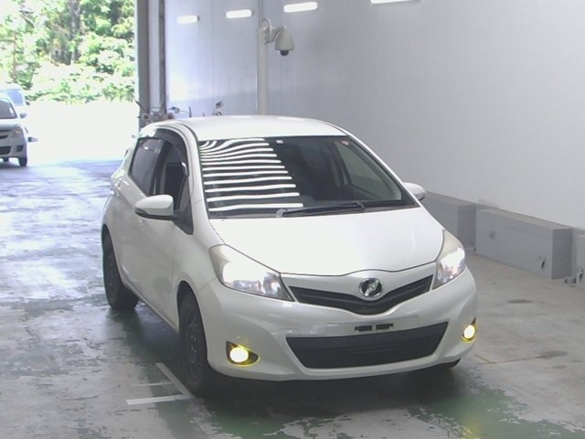 TOYOTA VITZ 2012
