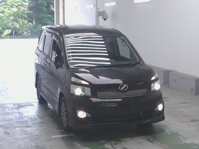 TOYOTA VOXY 2012