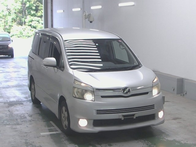 TOYOTA VOXY 2008