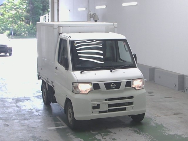 NISSAN CLIPPER TRUCK 2013