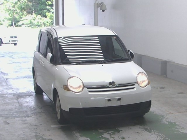 TOYOTA SIENTA 2010
