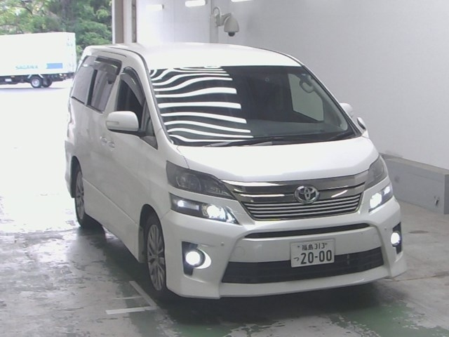 TOYOTA VELLFIRE 2013