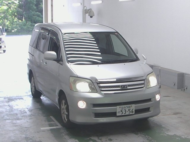 TOYOTA NOAH 2006