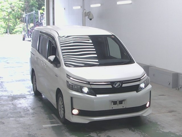 TOYOTA VOXY 2014