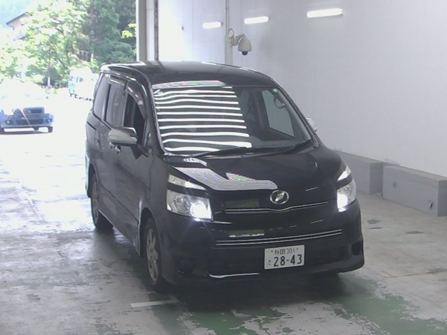 TOYOTA VOXY 2009
