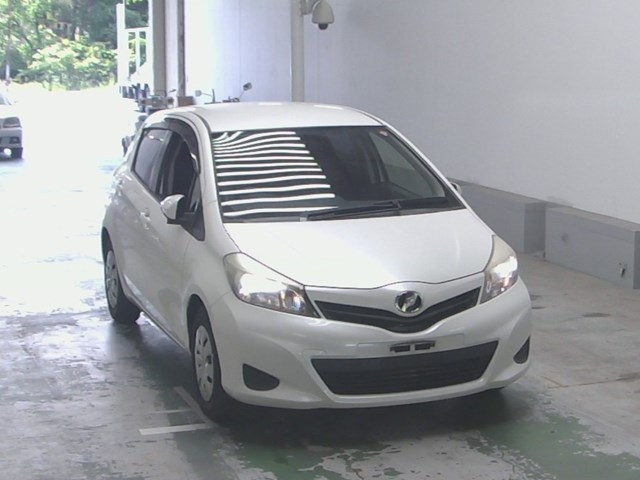 TOYOTA VITZ 2013