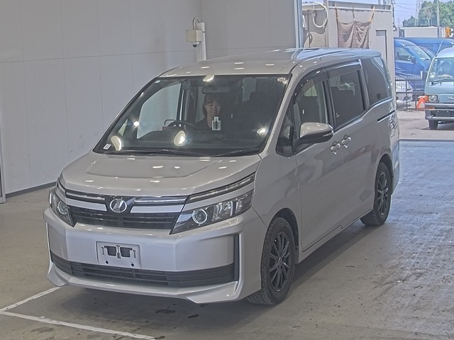 TOYOTA VOXY 2014
