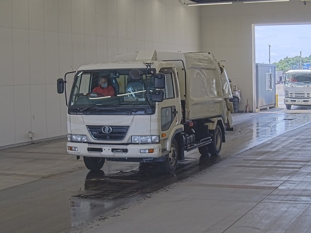 NISSAN CONDOR 2010