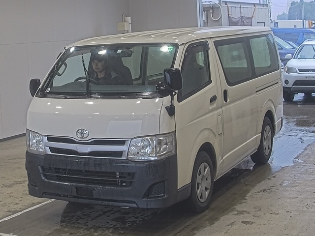 TOYOTA HIACE VAN 2013