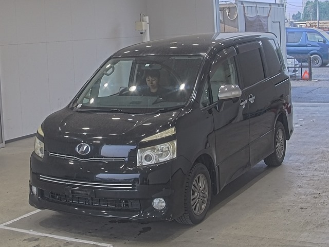 TOYOTA VOXY 2010