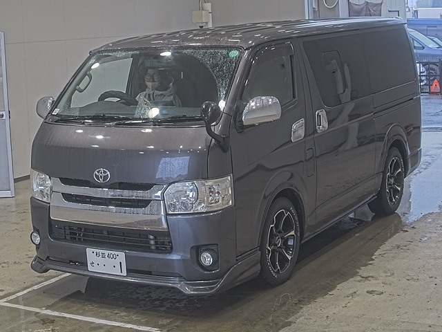 TOYOTA HIACE VAN