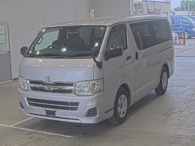 TOYOTA HIACE VAN 2013