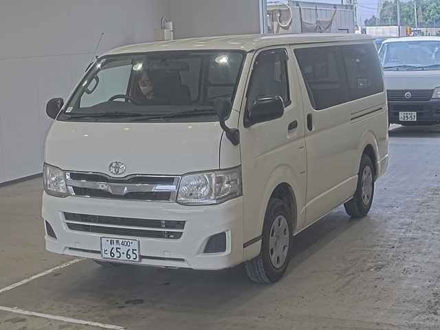 TOYOTA HIACE VAN 2011