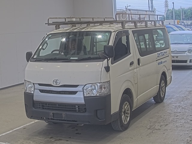 TOYOTA HIACE VAN 2017