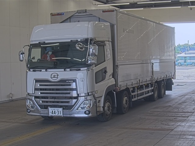 NISSAN QUON 2019