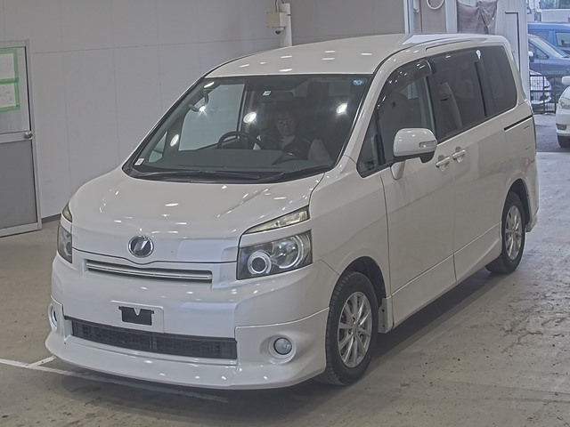 TOYOTA VOXY 2009