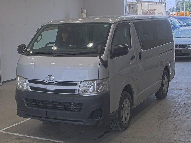 TOYOTA HIACE VAN 2011