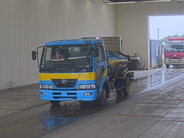 NISSAN UD SERIES 2009
