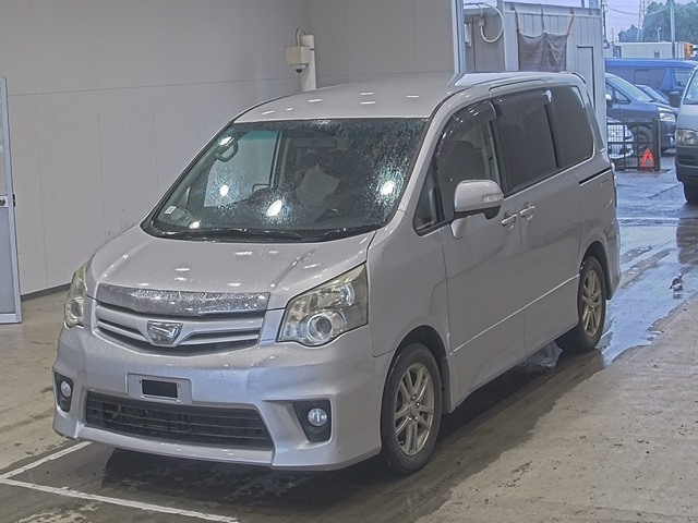 TOYOTA NOAH 2012