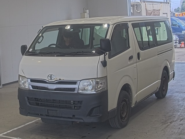 TOYOTA HIACE VAN 2011