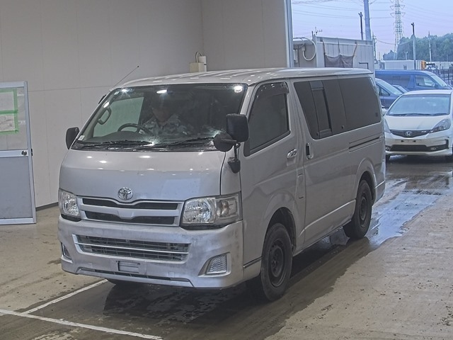 TOYOTA HIACE VAN 2010