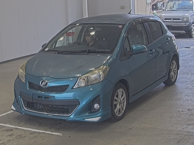 TOYOTA VITZ 2012