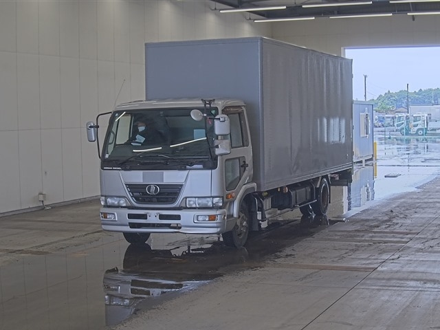 NISSAN CONDOR 2009