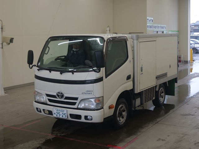 TOYOTA DYNA 2013