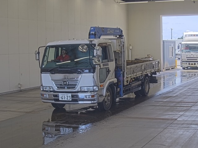 NISSAN TRUCK 2009