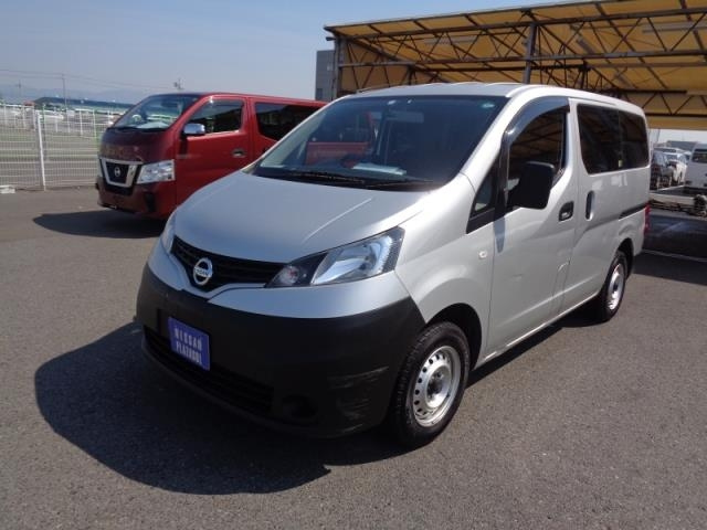 NISSAN NV200
