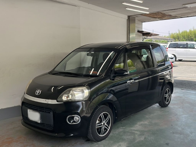 TOYOTA PORTE 2013