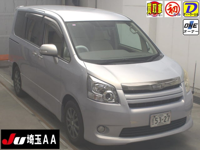 TOYOTA NOAH 2009