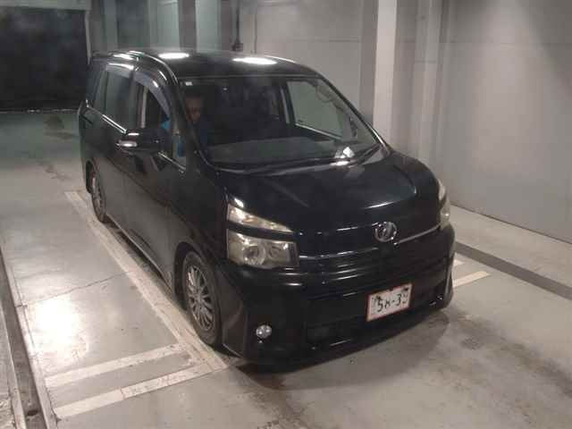 TOYOTA VOXY 2011